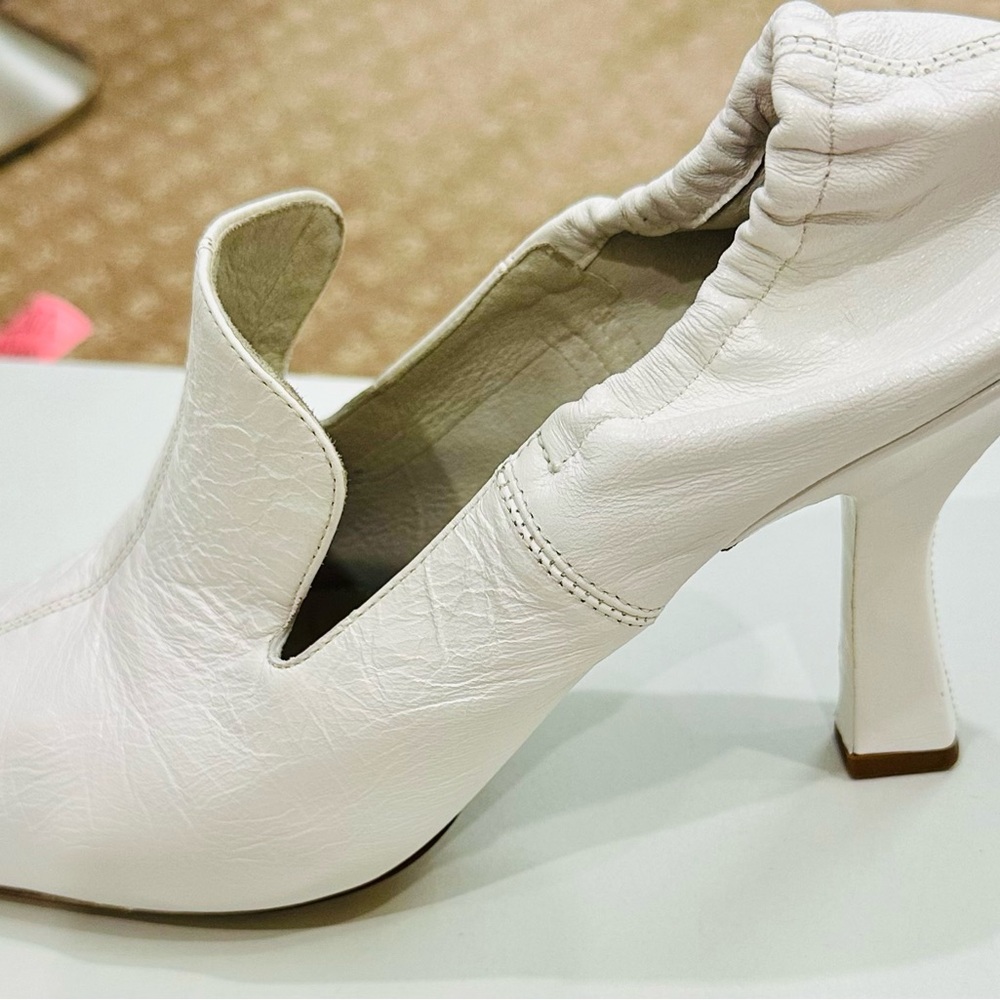 Bottega Veneta White Flats & Loafers - Picture 16 of 16